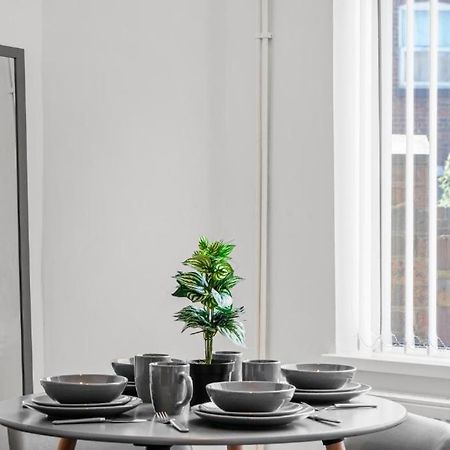 Modern Equipped 4 Bedroom House In Central Stoke-Free Parking ภายนอก รูปภาพ