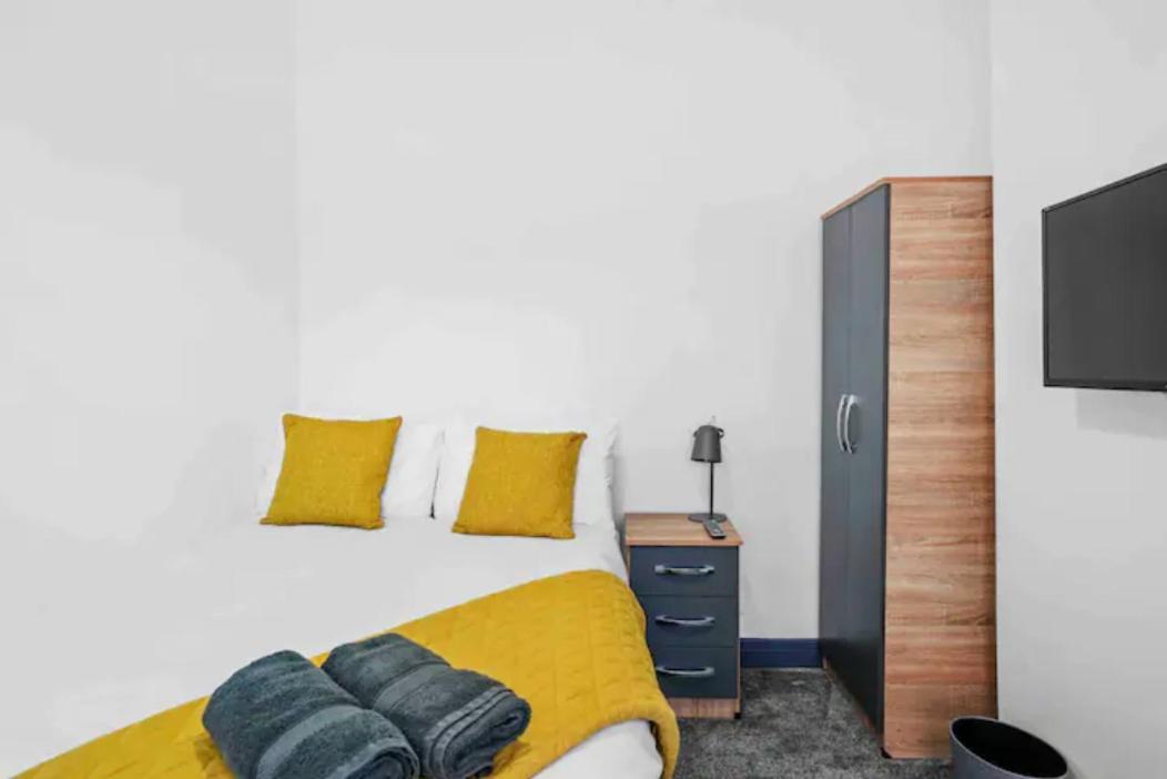 Modern Equipped 4 Bedroom House In Central Stoke-Free Parking ภายนอก รูปภาพ